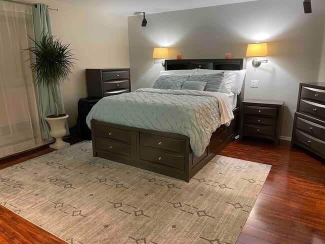Building Photo - Anchorage downtown Condo! Walk or bike to work!