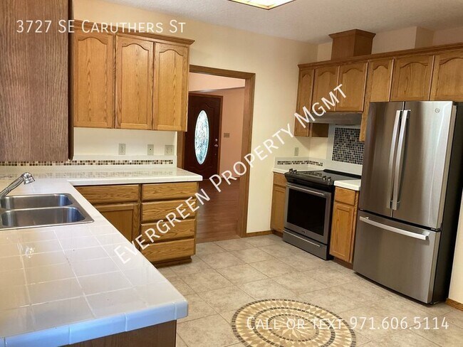 Foto del edificio - Upgraded 3BR x 2Bth, Beautifully Spacious ...