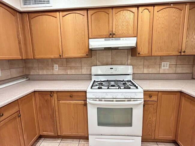 Building Photo - 7728 W Reade Ave