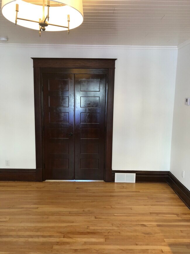 Foto del edificio - 674 Geranium Ave E