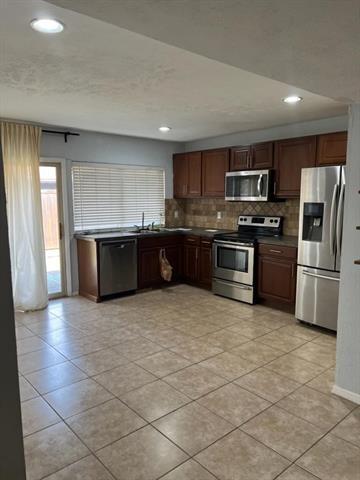 Building Photo - 1104 Villa Downs Dr