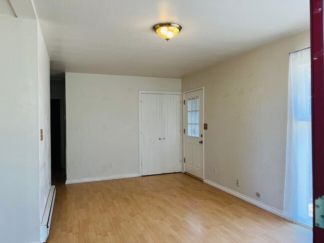 Building Photo - $500 off the first full months rent! Charm...