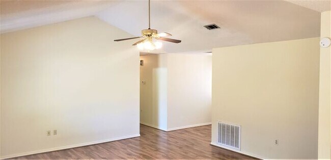 Building Photo - West Conway Home