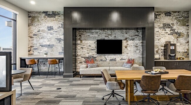 Building Photo - 7100 Uvalde Rd