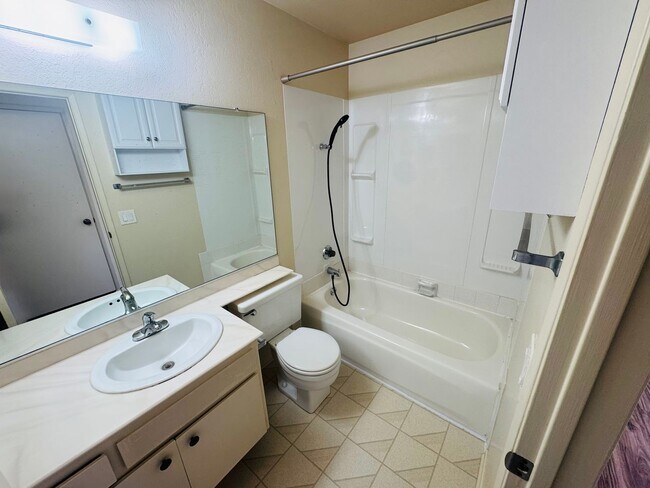 Foto del edificio - Simple, Stylish, and Ready for You!