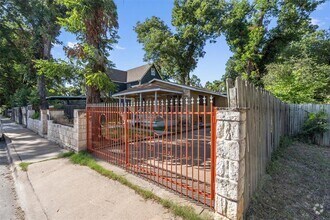 Building Photo - 1306 Haskell St