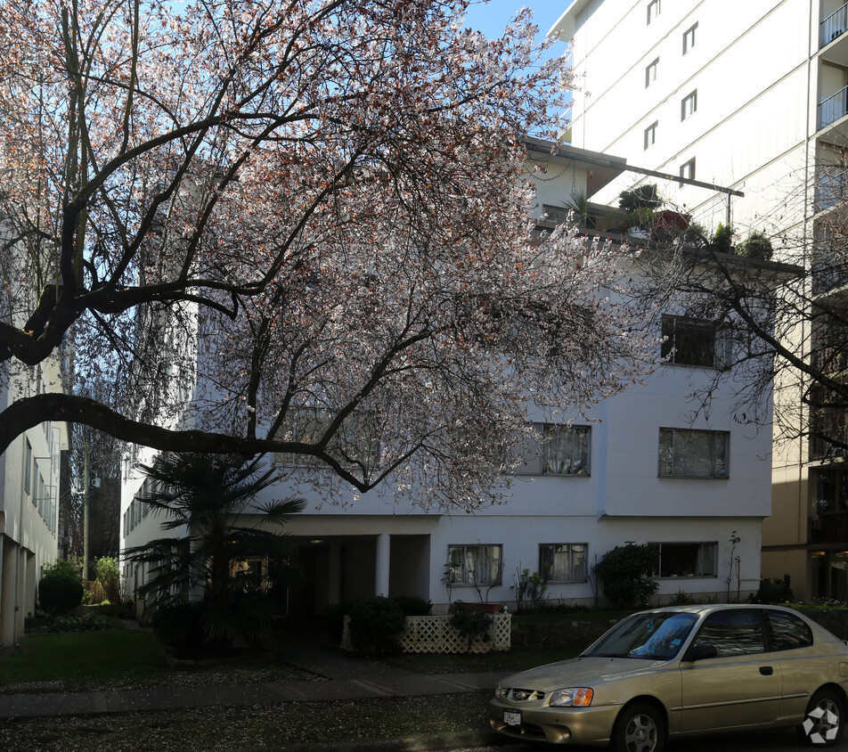 Primary Photo - El Ross Apartments