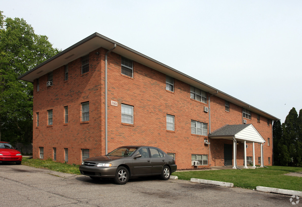 Primary Photo - Colonial Village Apartments