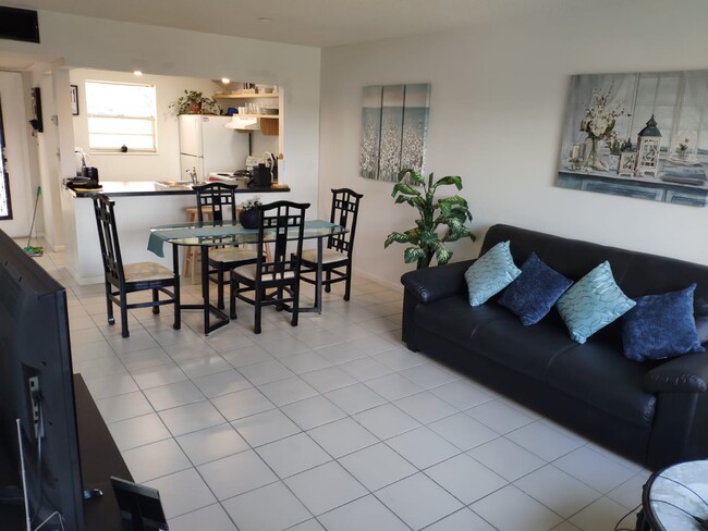 Foto del edificio - 4805 NW 35th St