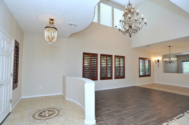 Building Photo - 4 Bedroom, 2.5 Bathroom in Oro Valley