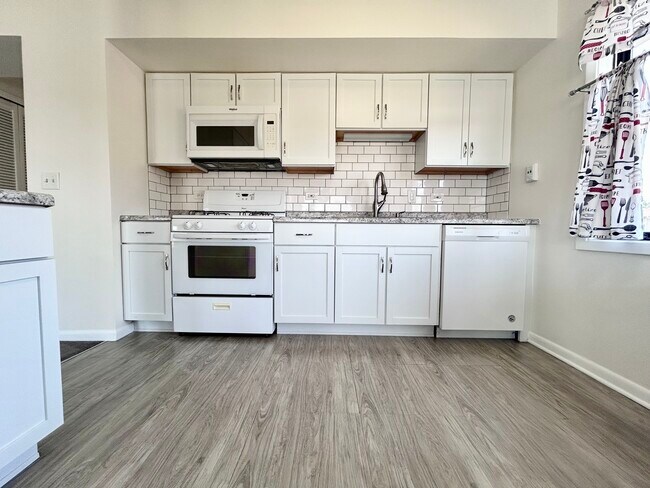 Foto del edificio - 5820 Wilshire Ct