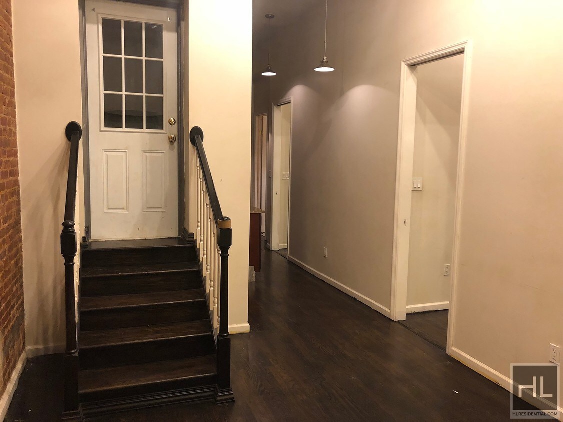 Foto principal - 469 Wilson Ave