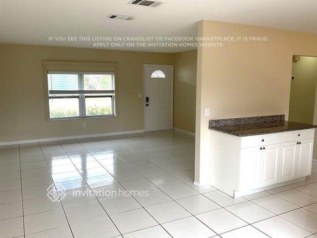 Building Photo - 785 SW Belmont Cir