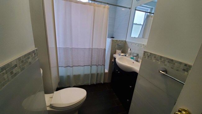 Foto del edificio - 35 MAPLE ST