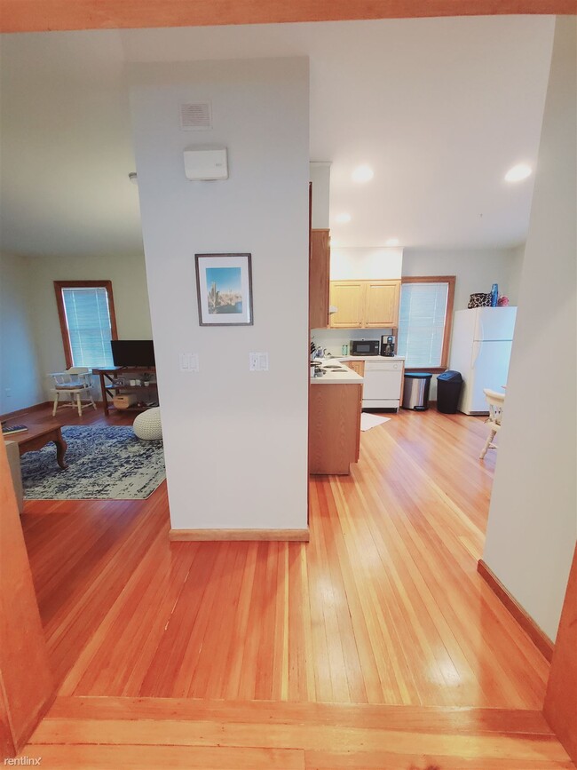 Building Photo - 1 br, 1.5 bath Condo - 28 Hoyt St Apt 1