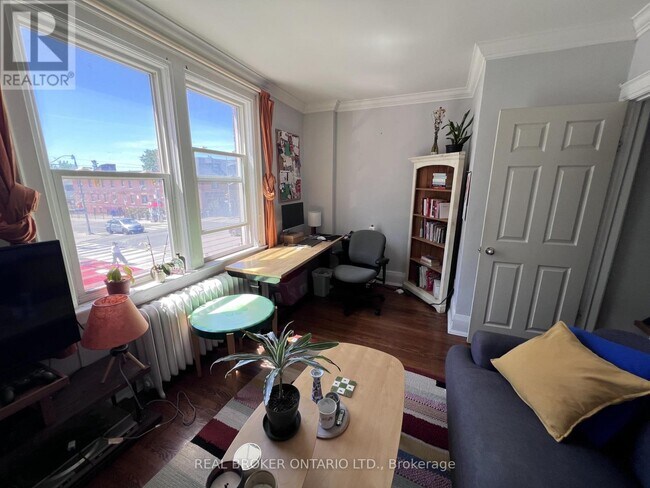 Photo du bâtiment - 770 St Clair Ave W