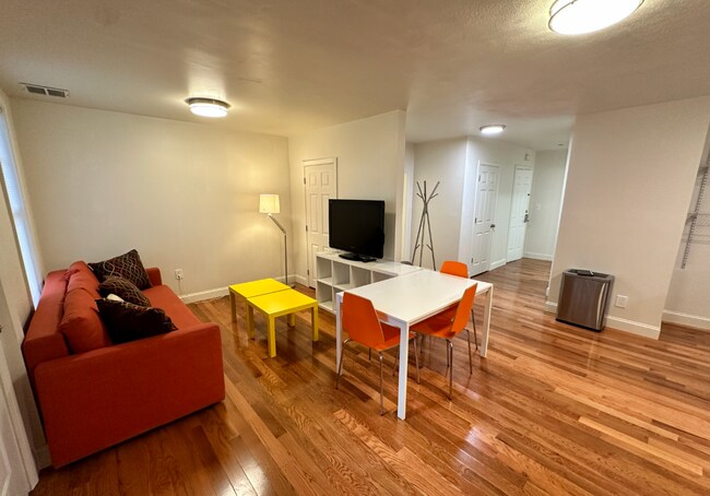 Foto del edificio - 130 W 8th St