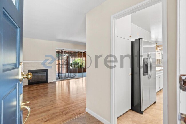 Building Photo - Unit
