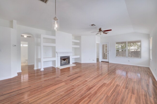 Building Photo - 1912 Avante Dr