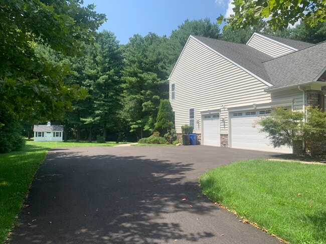 Building Photo - 9804 Anvil Ct