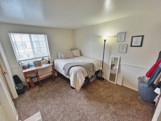 Foto del edificio - TWO SPOTS at the Old Mill apartments for Fall 2026!