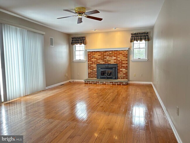 Foto del edificio - 492 Indian Creek Rd