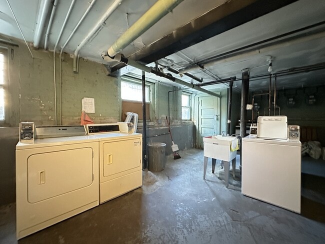 Building Photo - 4311 N Francisco Ave