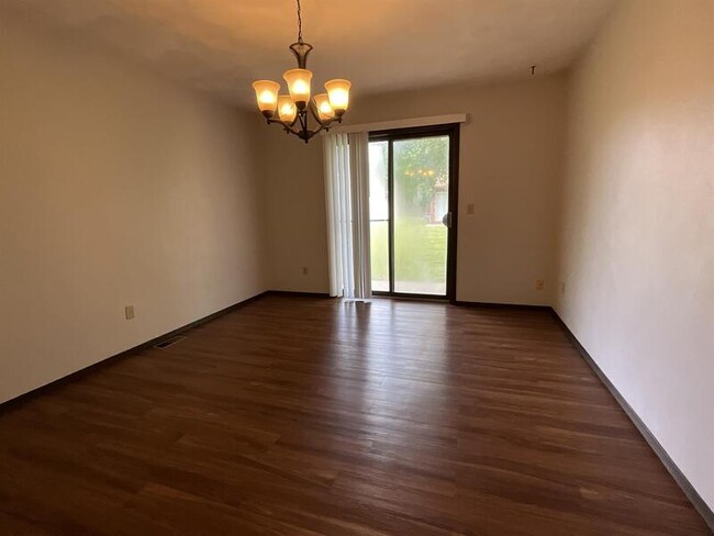 Building Photo - 812 Nowland Ct