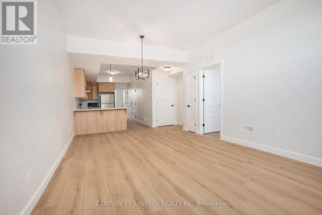 Building Photo - 87 Helen St