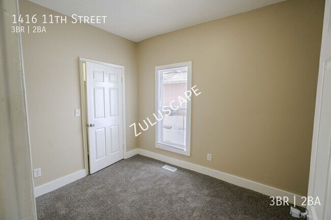 Building Photo - 1416 W 11th St