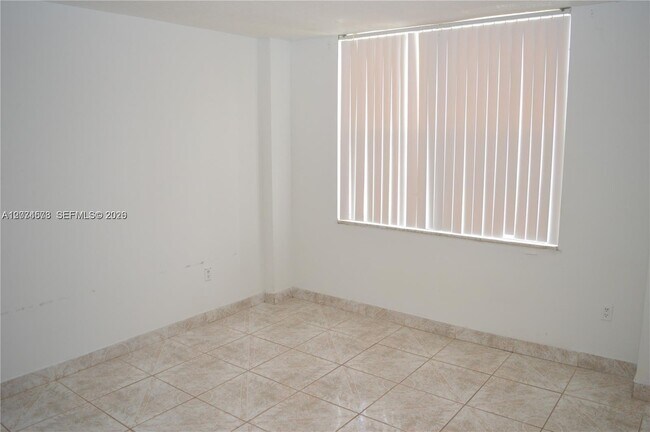 Foto del edificio - 15600 NW 7th Ave