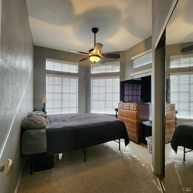 Building Photo - 400 Bald Eagle Dr