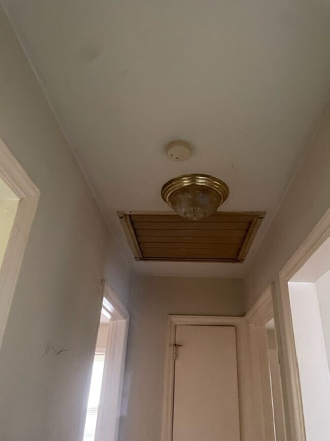 Foto del edificio - Three Bedroom One bathroom home for Rent