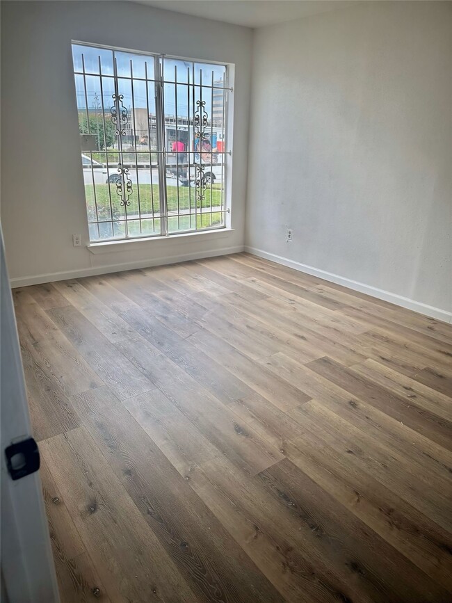 Building Photo - 9350 Country Creek St