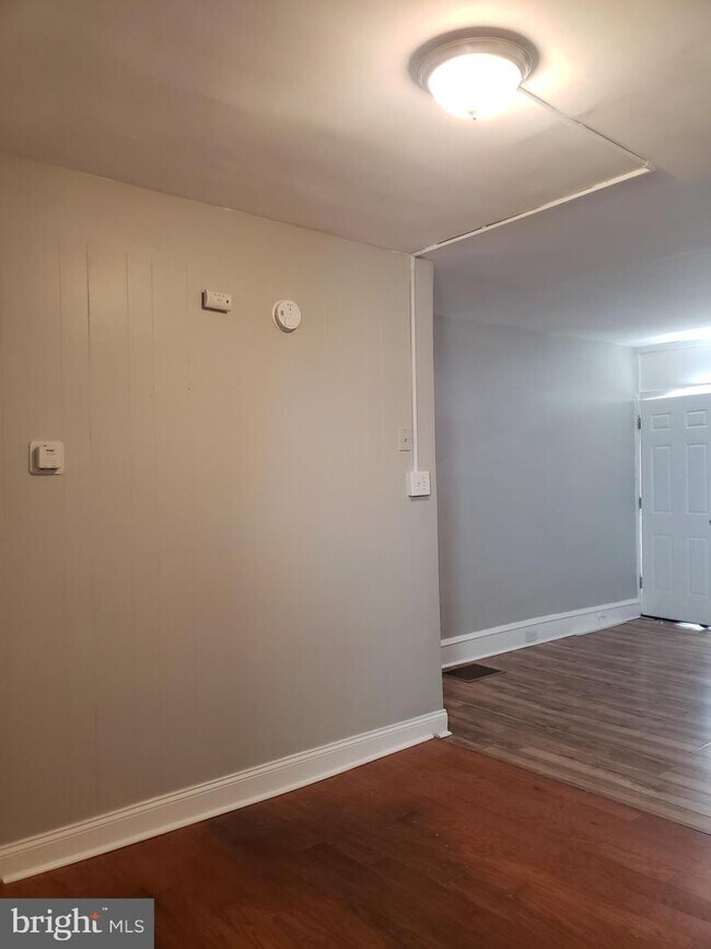 Building Photo - 3470 Weikel St