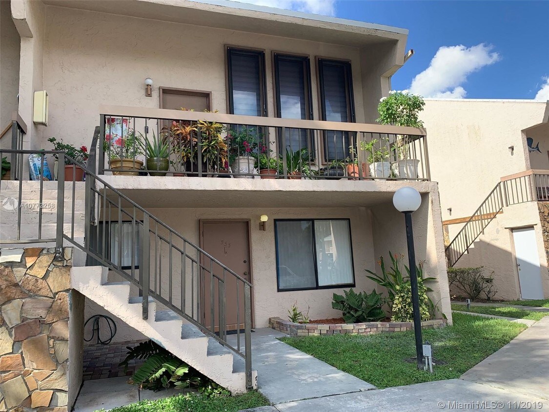 Primary Photo - 553 N University Dr