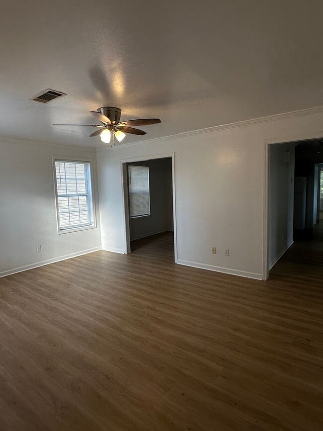 Building Photo - 3 Bedroom 2 Bath in East Tuscaloosa