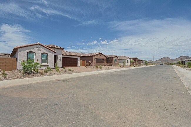 Foto del edificio - Beautiful 4 Bedroom in Aloravita Community