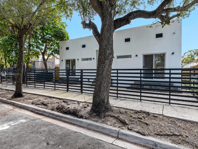 Building Photo - 536 NW 42nd St