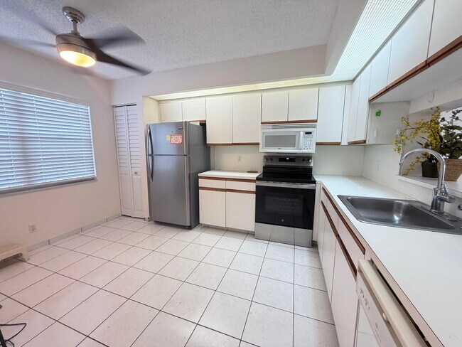 Foto del edificio - 800 SW 125th Way