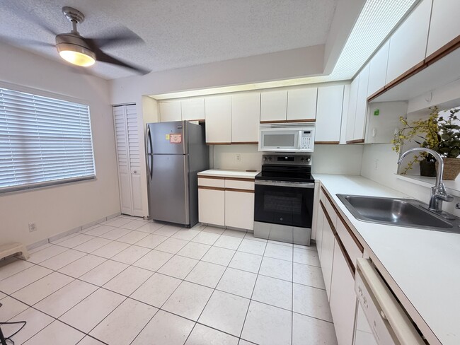 Building Photo - 800 SW 125th Way