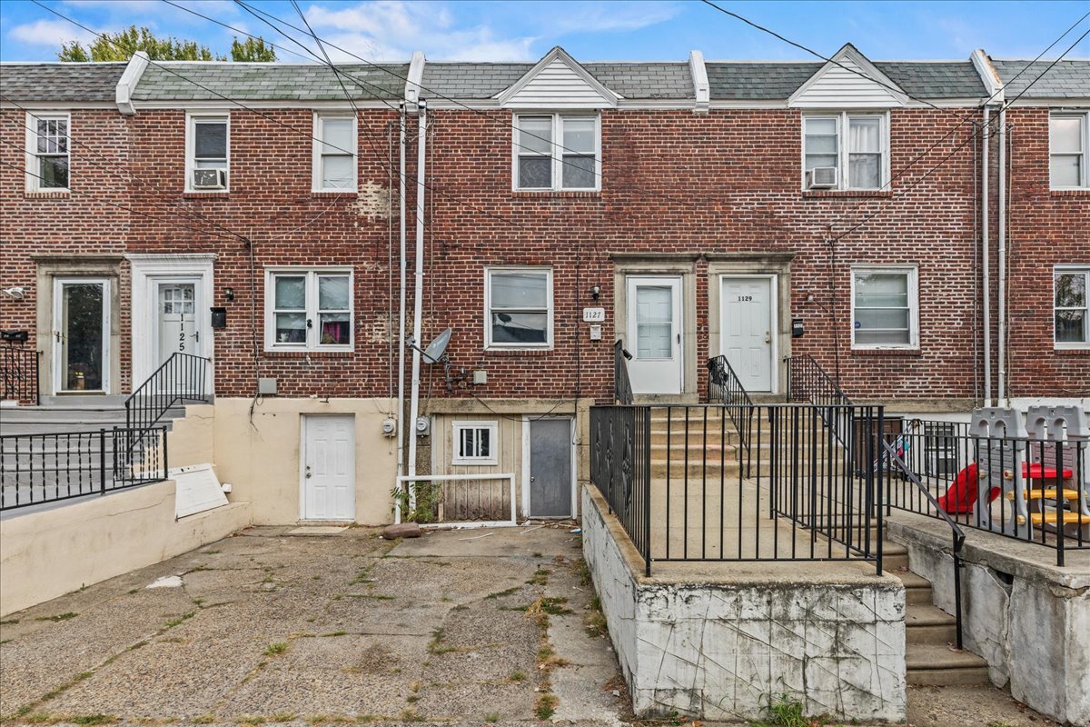 Primary Photo - 1127 S Merrimac Rd