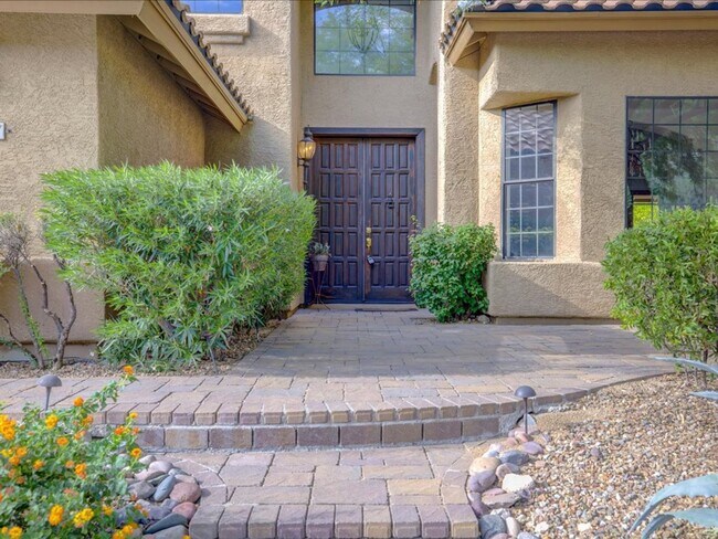 Building Photo - Beautiful 3 Bedroom 2 Bath in La Reserve G...