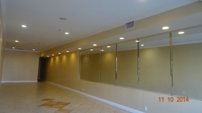 Building Photo - 7323 Reseda Blvd