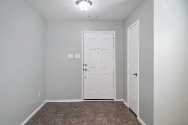 Building Photo - 16531 Hollygate Ln