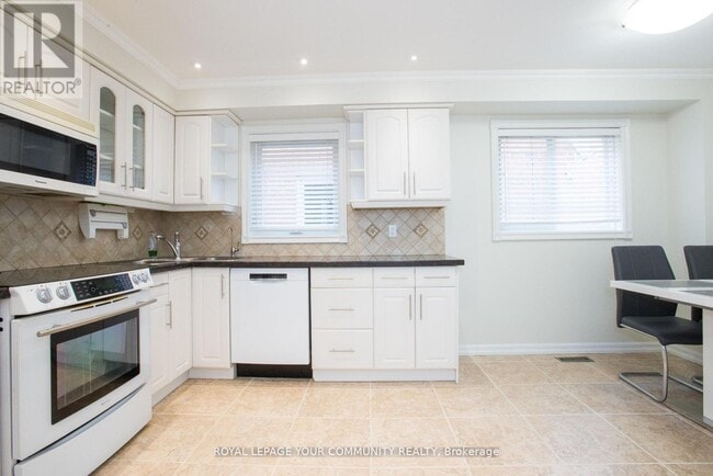 Photo du bâtiment - 90 Carnival Ct