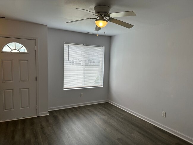 Building Photo - Townhouse in Newport News