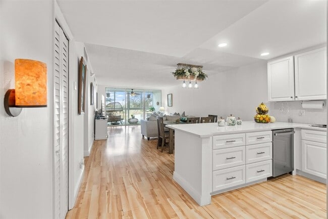 Building Photo - 3080 N Course Dr