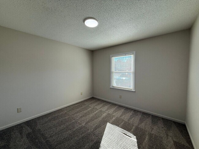 Foto del edificio - 2 bedroom, 1 bath Duplex