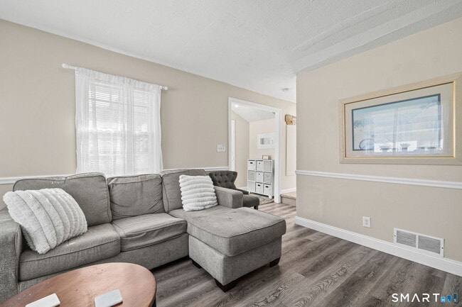 Building Photo - 116 College Pl